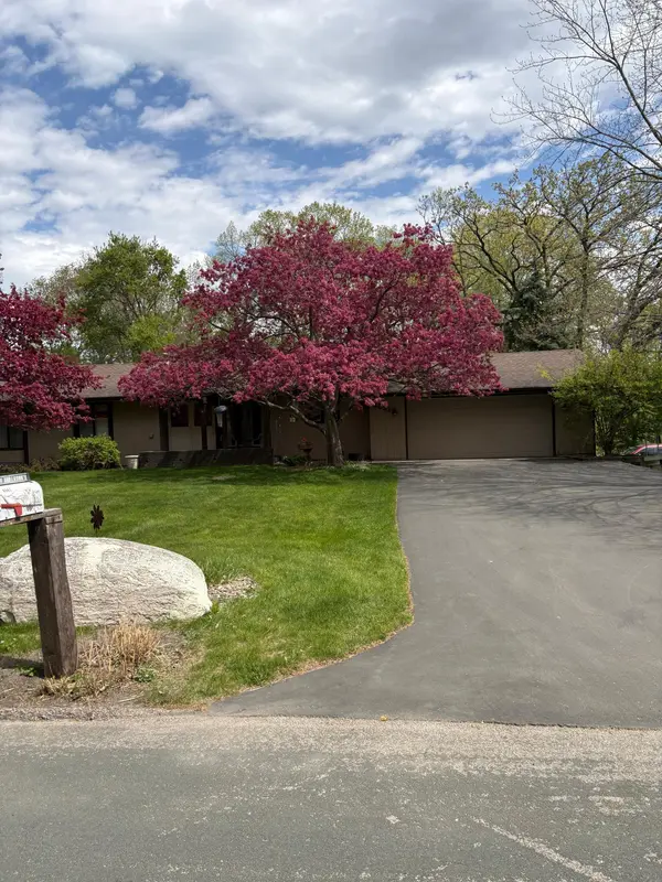 6591 Manchester LN, Eden Prairie, MN 55346