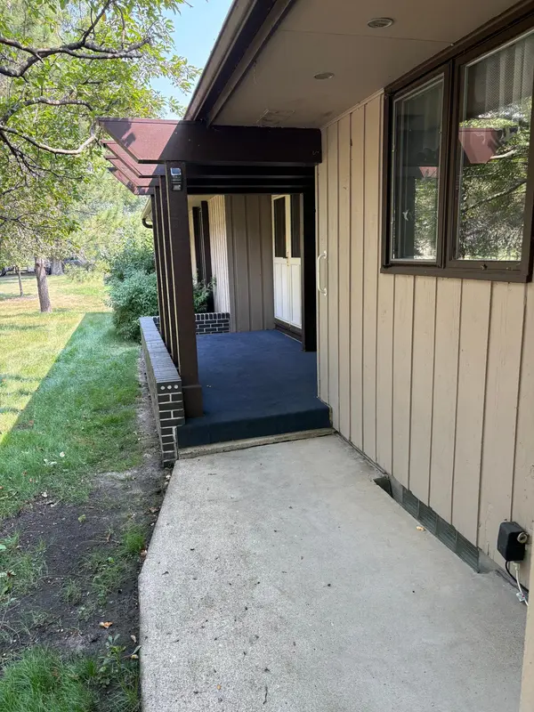 6591 Manchester LN, Eden Prairie, MN 55346