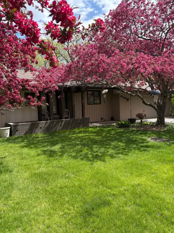 6591 Manchester LN, Eden Prairie, MN 55346
