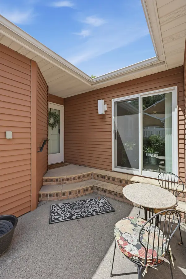3333 W Prairiewood DR S, Fargo, ND 58103