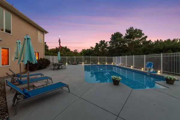8754 Ridge Ponds CT, Victoria, MN 55386