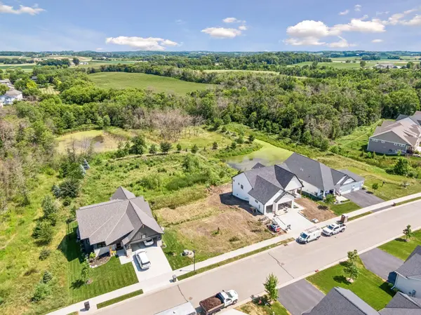 1951 Campfire DR E, Waconia, MN 55387