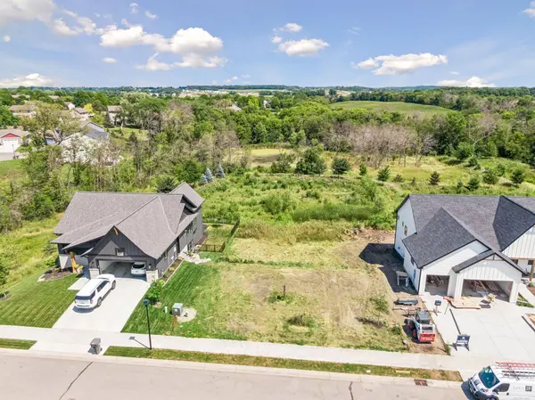 1951 Campfire DR E, Waconia, MN 55387