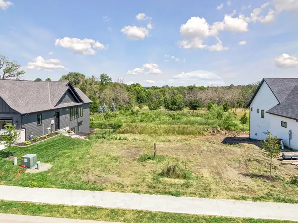 1951 Campfire DR E, Waconia, MN 55387