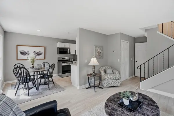 4980 Grenwich TRL N, Oakdale, MN 55128