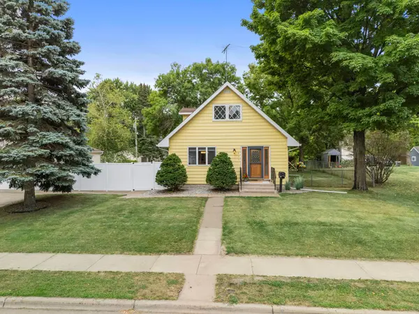 431 4th AVE SW, Cambridge, MN 55008