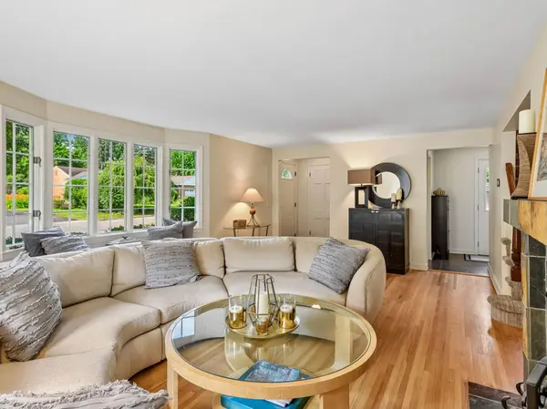 5220 Maddox LN, Edina, MN 55436