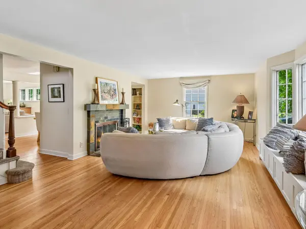 5220 Maddox LN, Edina, MN 55436