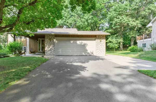 13 Woodcrest DR, Circle Pines, MN 55014