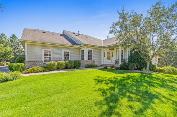 408 Holly LN N, Oakdale, MN 55128