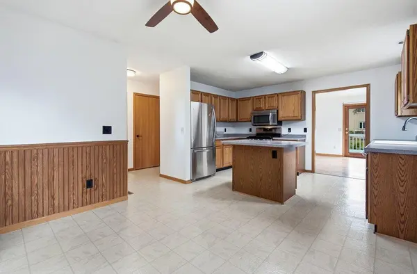 1930 Meadow LN, Eau Claire, WI 54701