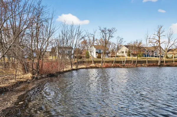 213 McCarrons PL W, Roseville, MN 55113