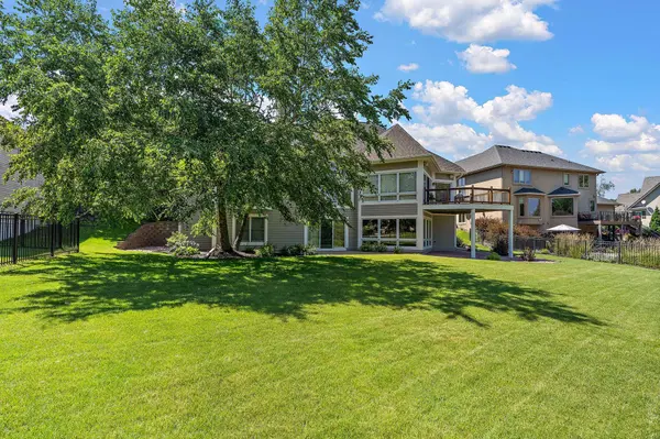 8072 Enclave CIR, Woodbury, MN 55125