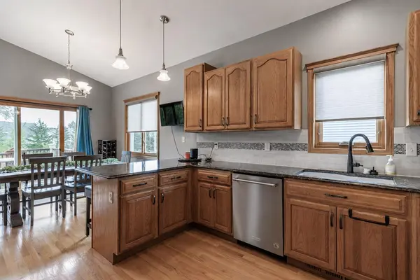 109 Cougar DR, Mankato, MN 56001