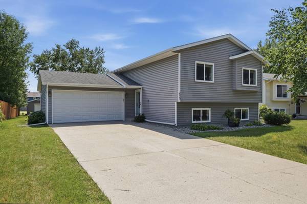 2523 33rd AVE S, Moorhead, MN 56560