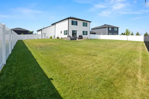 6012 31st ST S, Fargo, ND 58104