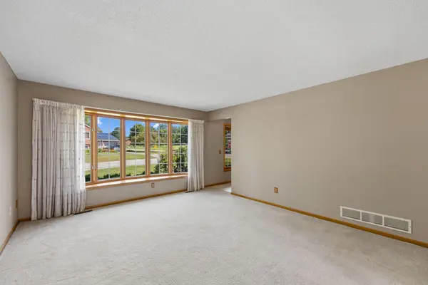 8020 Hidden CT, Chanhassen, MN 55317