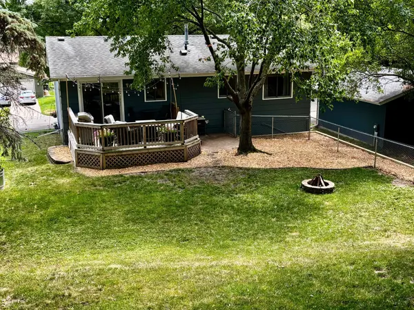 7020 Springhill CIR, Eden Prairie, MN 55346