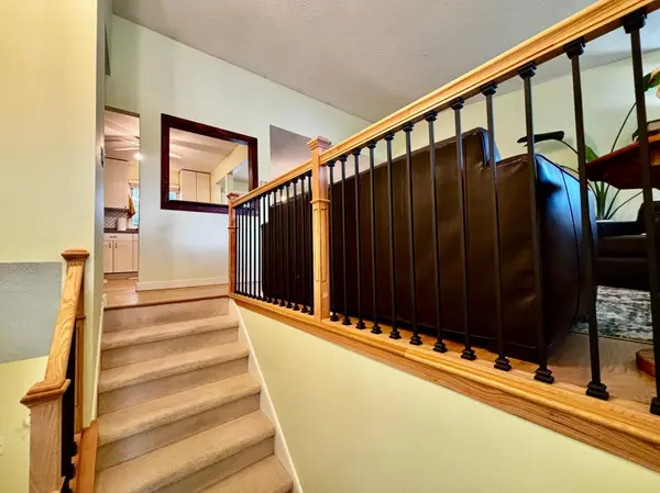 7020 Springhill CIR, Eden Prairie, MN 55346