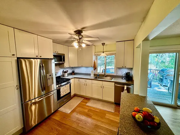 7020 Springhill CIR, Eden Prairie, MN 55346