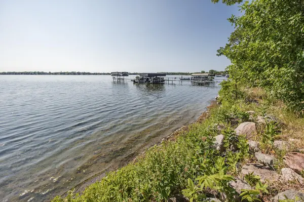 1104 W Lake DR, Detroit Lakes, MN 56501