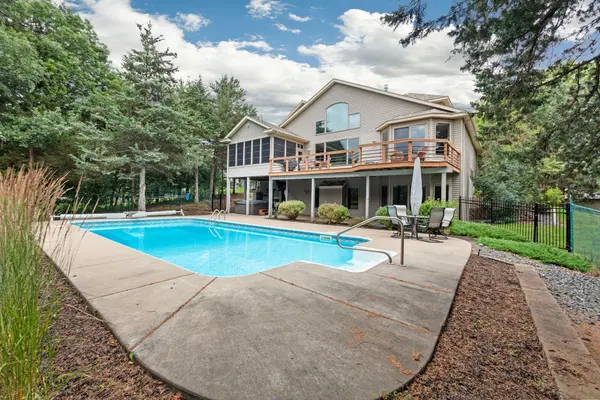 715 Crosby DR, Hudson, WI 54016