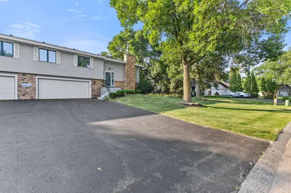 5662 Royal Oaks DR, Shoreview, MN 55126