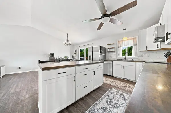 708 Maplebrook DR NE, Stewartville, MN 55976