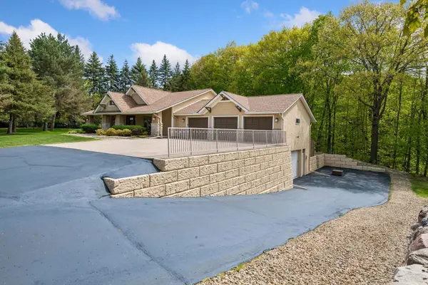 18677 Ponderosa CT, Eden Prairie, MN 55347