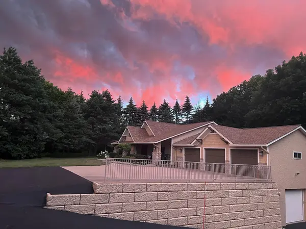 18677 Ponderosa CT, Eden Prairie, MN 55347