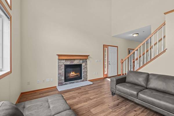 9124 Fox CT, Victoria, MN 55386