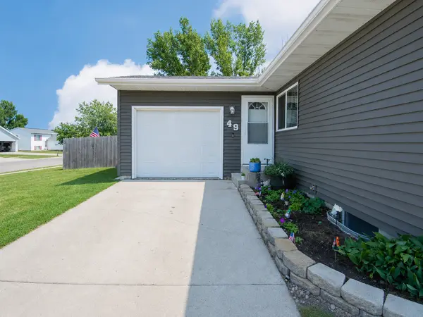 49 Evergreen CIR, West Fargo, ND 58078