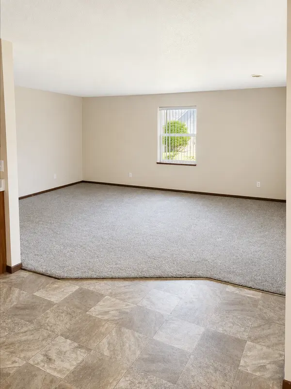 1708 E Lincoln AVE ##5, Montevideo, MN 56265