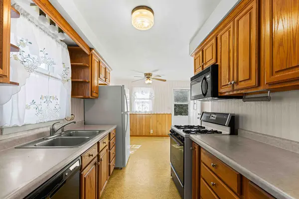 1624 4th ST S, Moorhead, MN 56560