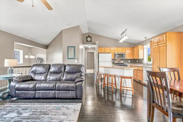1655 10th AVE SE, Cambridge, MN 55008