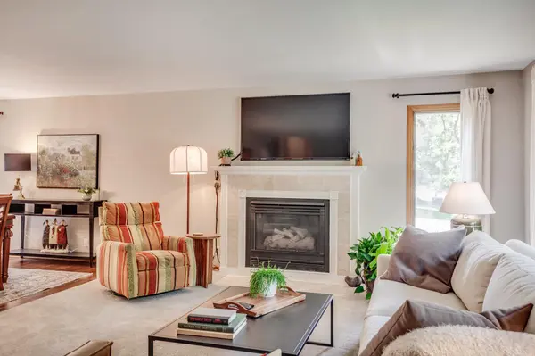 1395 Farmdale RD, Mendota Heights, MN 55118
