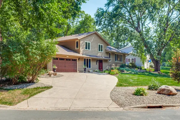 1395 Farmdale RD, Mendota Heights, MN 55118
