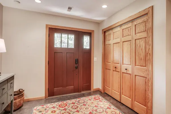 1395 Farmdale RD, Mendota Heights, MN 55118