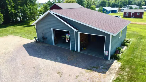 83177 Salmonson DR, Clinton, MN 56225