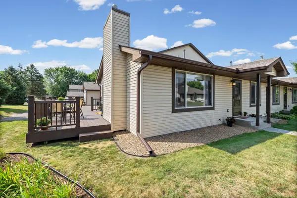 6775 Gretchen LN N, Oakdale, MN 55128