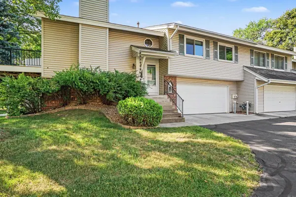 719 Evergreen CT, Burnsville, MN 55337