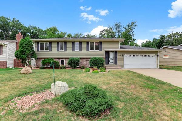 525 Lakewood DR S, Maplewood, MN 55119