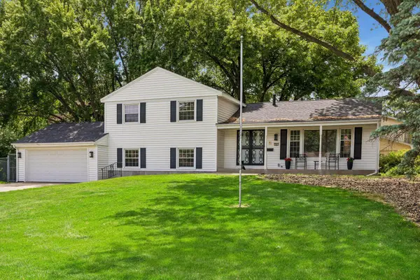 2095 Kelly DR, Golden Valley, MN 55427