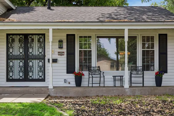2095 Kelly DR, Golden Valley, MN 55427