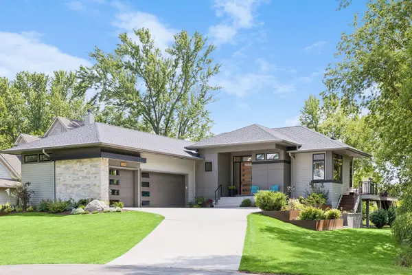 324 Hampton ST, Wayzata, MN 55391