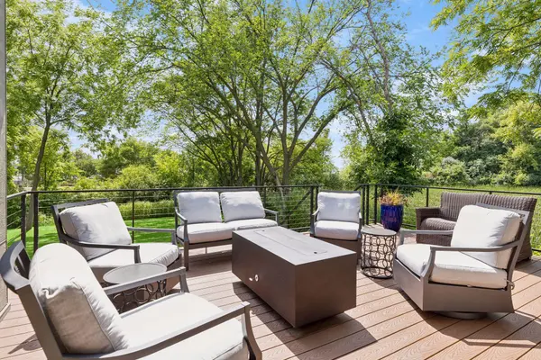 324 Hampton ST, Wayzata, MN 55391