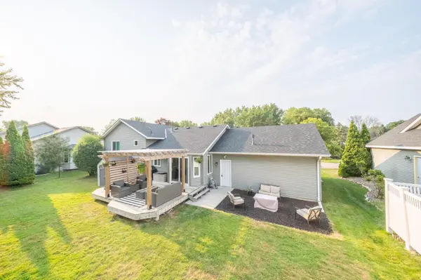 7685 Upper 45th ST N, Oakdale, MN 55128