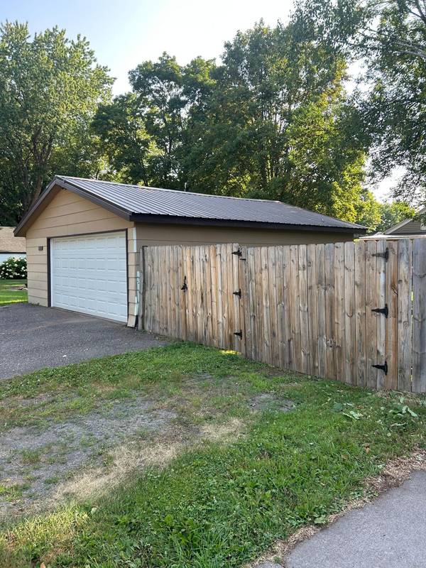 30650 N Lakes TRL, Lindstrom, MN 55045