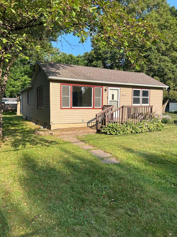 30650 N Lakes TRL, Lindstrom, MN 55045