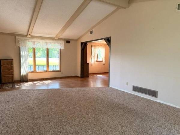 2022 River RD, Windom, MN 56101